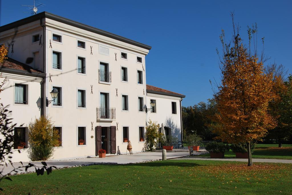Hotel Villa Dei Carpini Одерцо Екстер'єр фото
