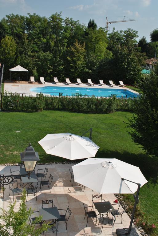 Hotel Villa Dei Carpini Одерцо Екстер'єр фото