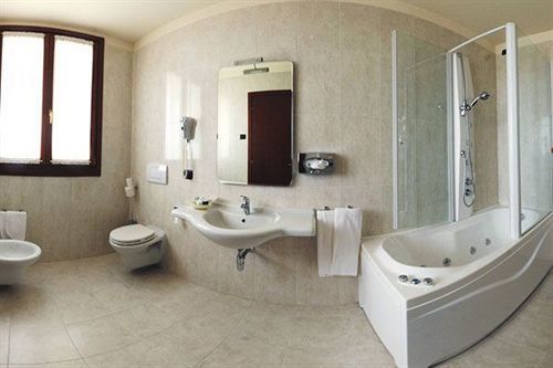 Hotel Villa Dei Carpini Одерцо Екстер'єр фото