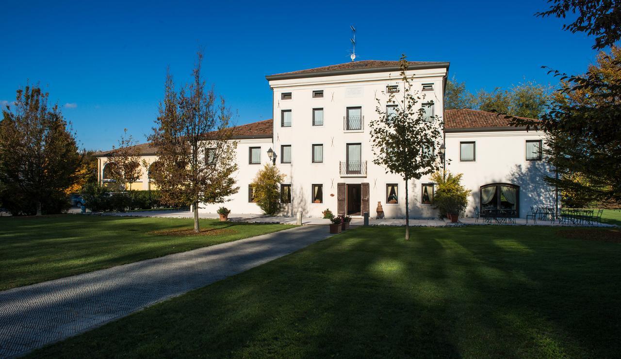 Hotel Villa Dei Carpini Одерцо Екстер'єр фото