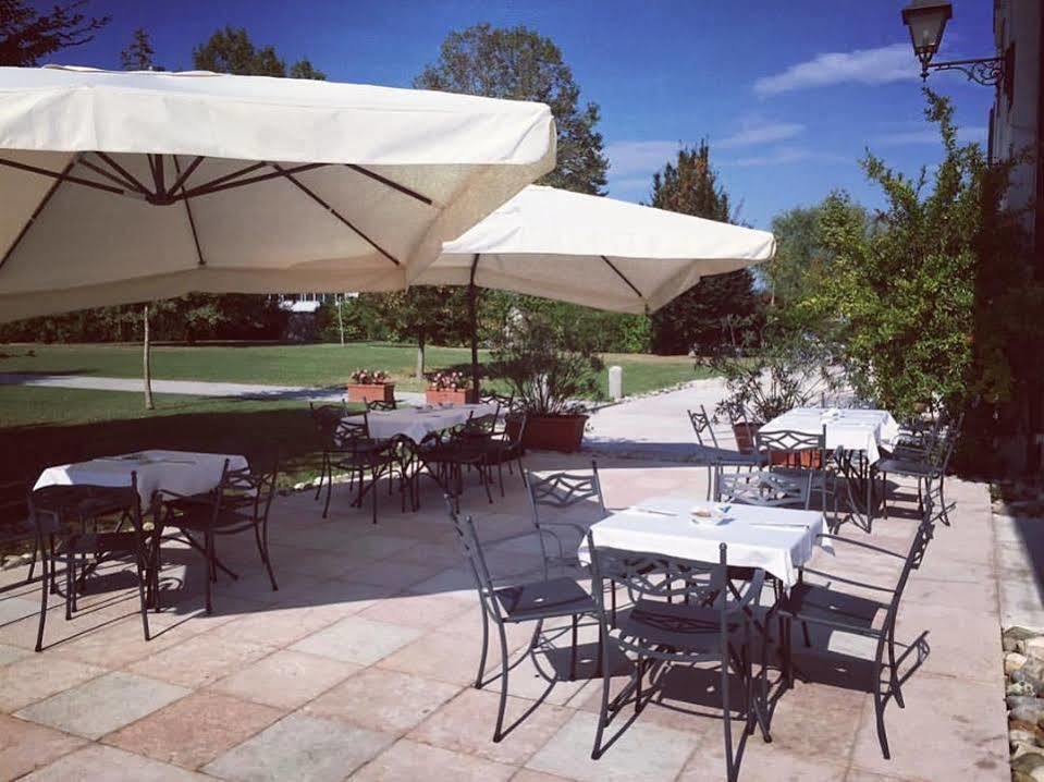 Hotel Villa Dei Carpini Одерцо Екстер'єр фото