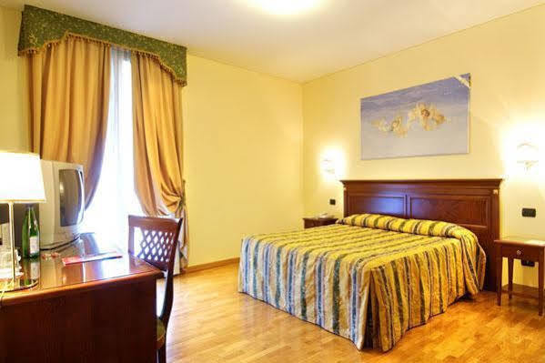 Hotel Villa Dei Carpini Одерцо Екстер'єр фото